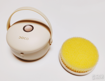 小米有品DOCO电动搓澡巾&洗澡刷上手体验 解放双手的智能洁肤新方式